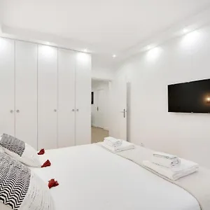 Trocadero/ Eiffel Tower - 3 Bedrooms- New! , Paris France