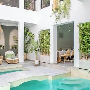Riad Al Rimal & ****