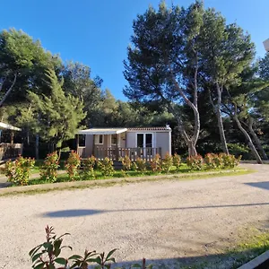 Camping Aux Portes De Cassis ***